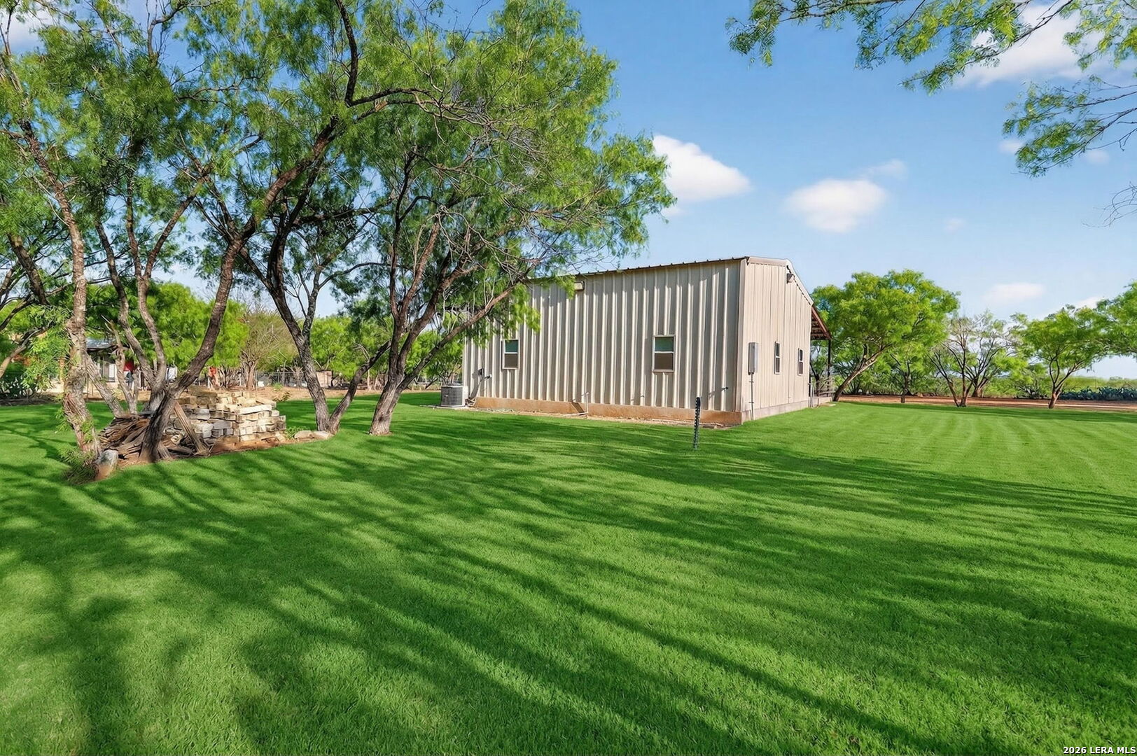 128 County Road 2672 Devine, TX 78016 - Photo 4 of 37
