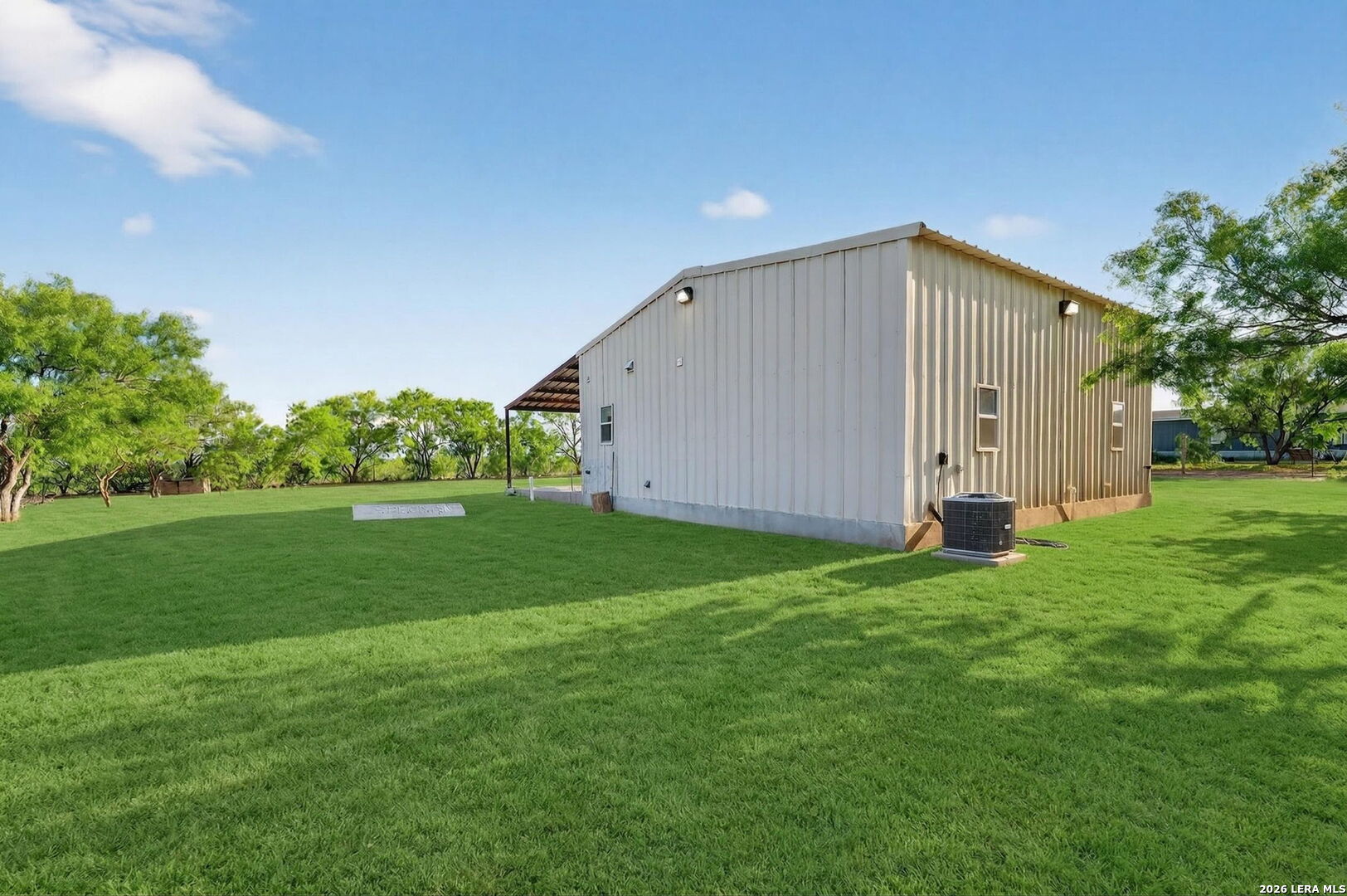 128 County Road 2672 Devine, TX 78016 - Photo 5 of 37