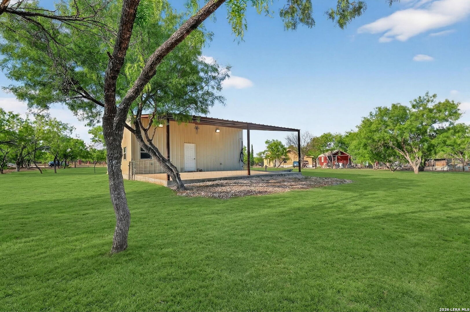 128 County Road 2672 Devine, TX 78016 - Photo 7 of 37