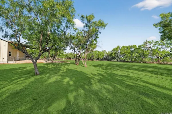 $1,500 | 128 County Road 2672, Devine, TX 78016