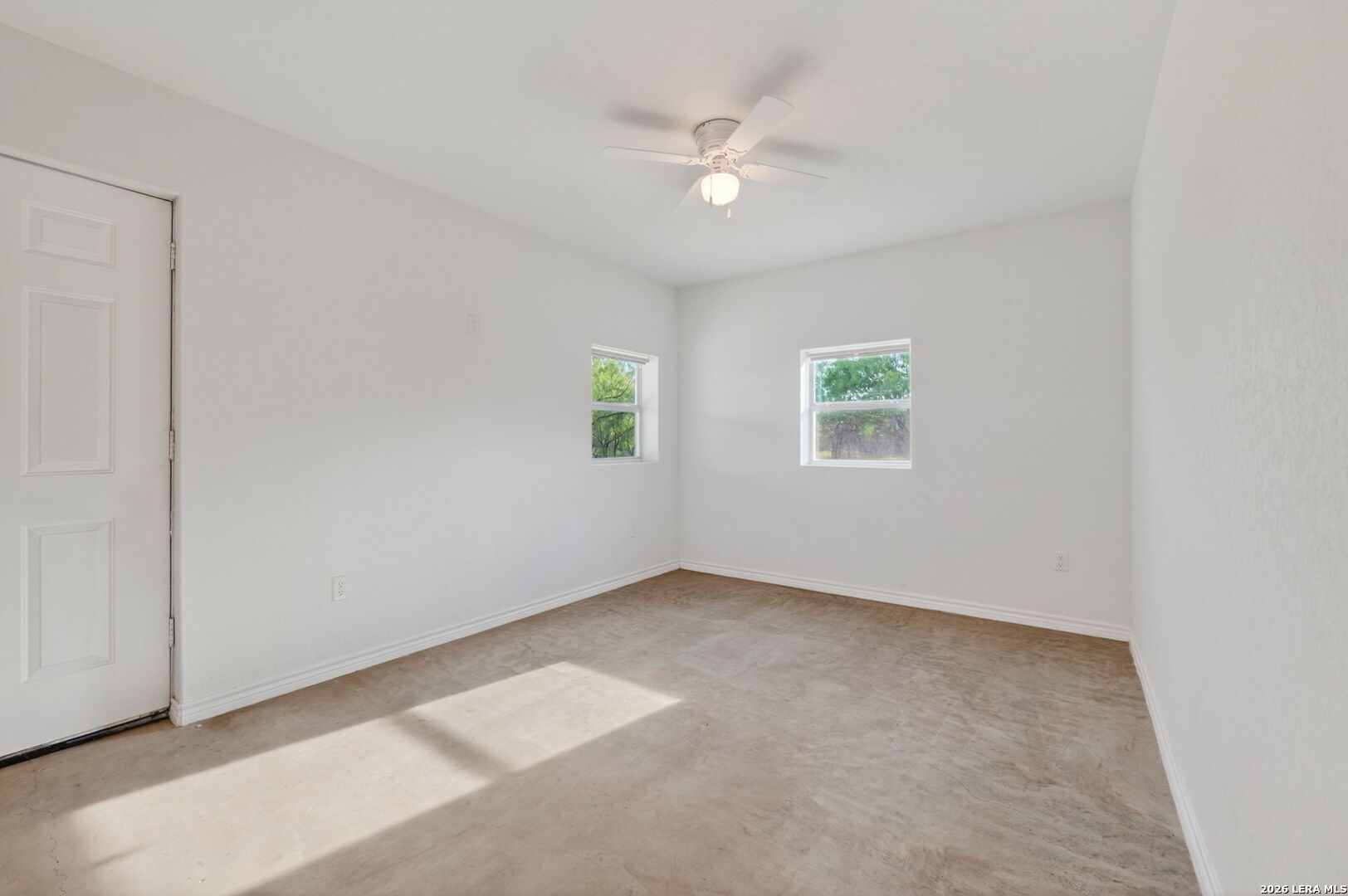 128 County Road 2672 Devine, TX 78016 - Photo 10 of 37