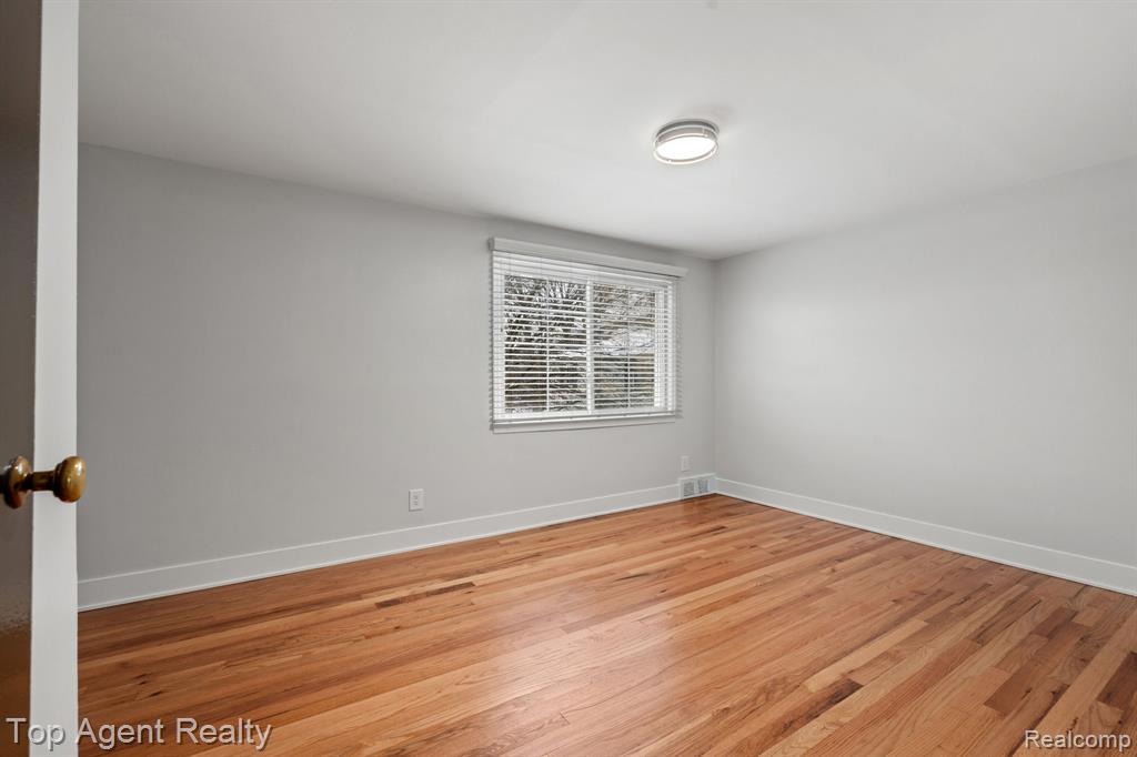 1724 Graefield Road Birmingham, MI 48009 - Photo 14 of 26