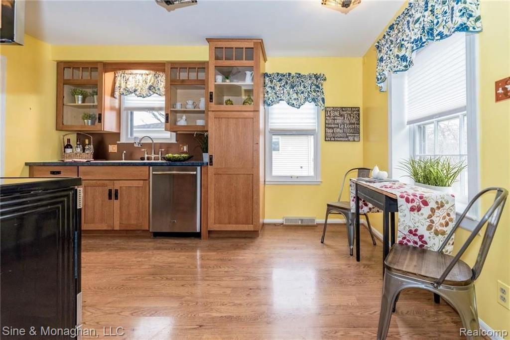 3308 Normandy Road Royal Oak, MI 48073 - Photo 6 of 13