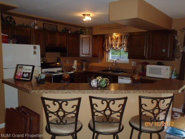 22900 Sumpter Road Belleville, MI 48111 - Photo 4 of 17 22900 Sumpter Kitchen Pic 2.jpg