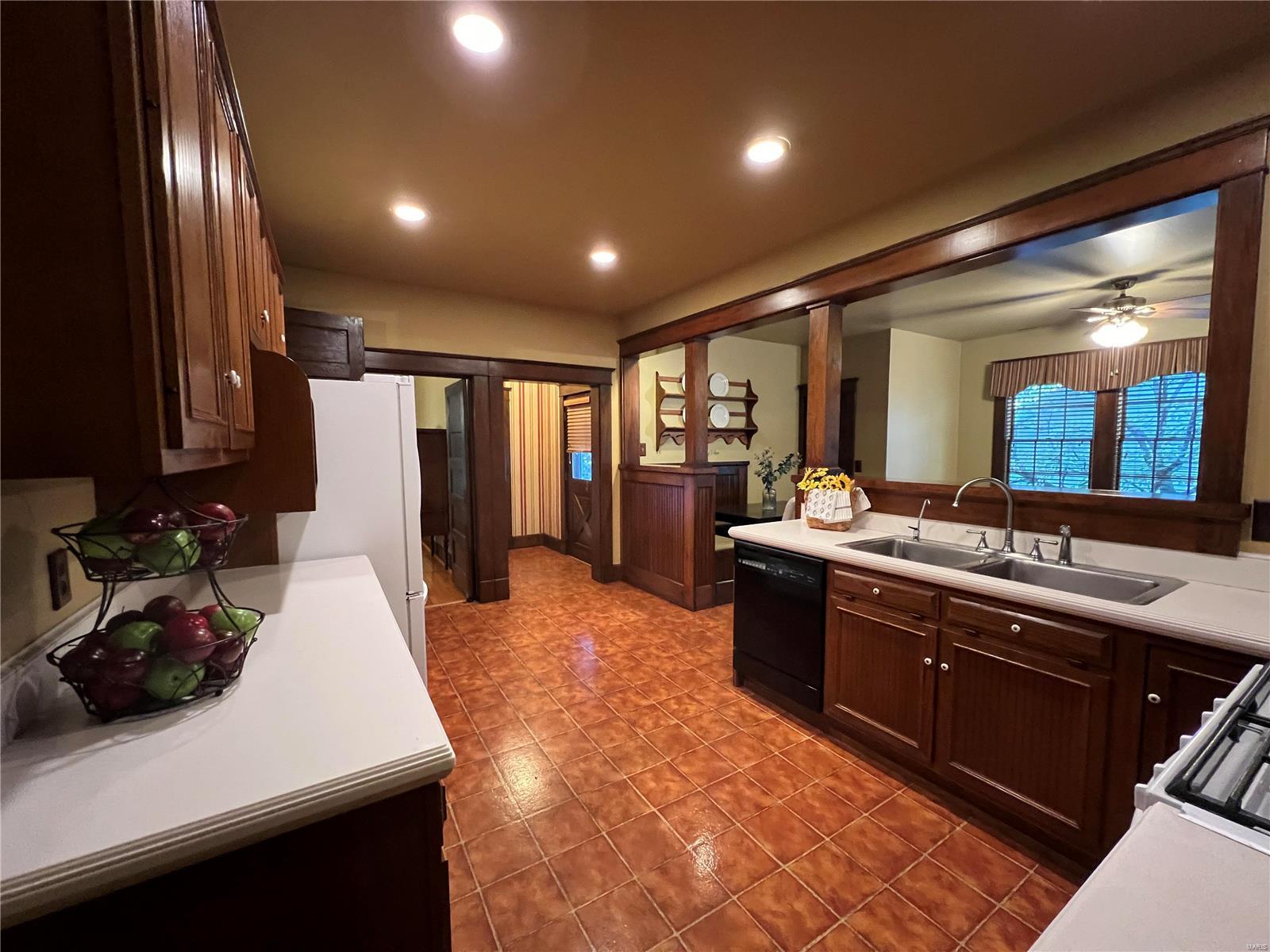1610 Liberty Street Alton, IL 62002 - Photo 27 of 55 Gallery Image 27