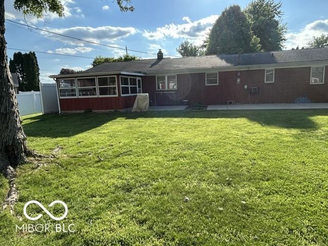 2715 Magnolia Court Columbus, IN 47203 - Photo 2 of 3