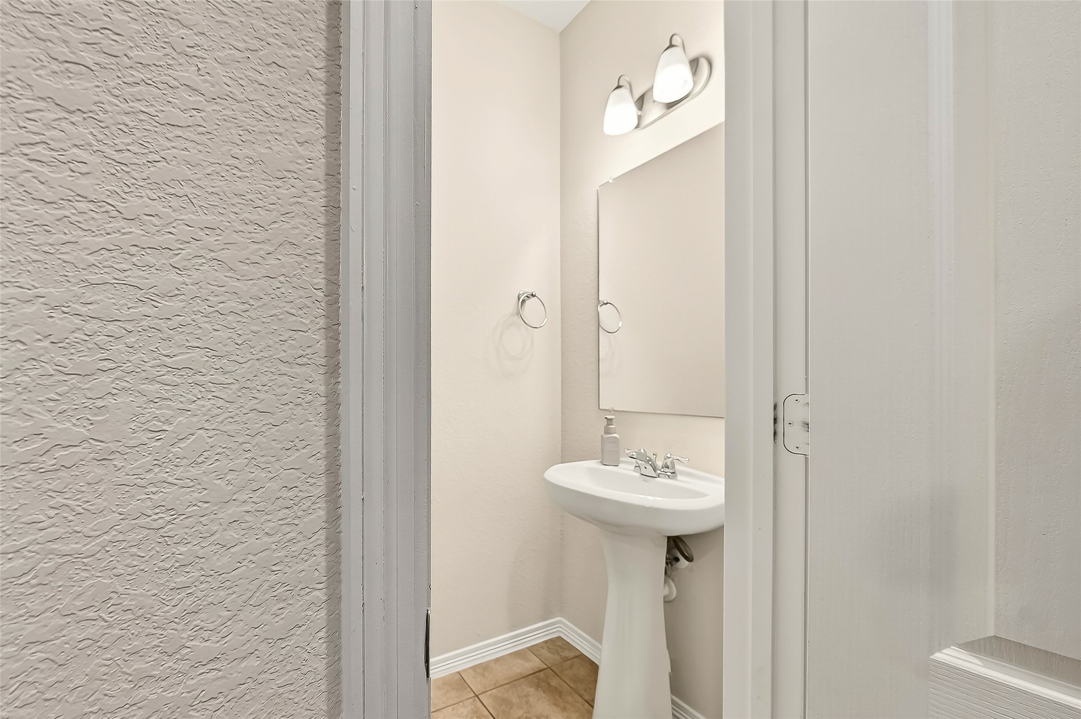 10023 Yanet Grove Lane Houston, TX 77044 - Photo 16 of 40 a bathroom with a sink a mirror and a shower