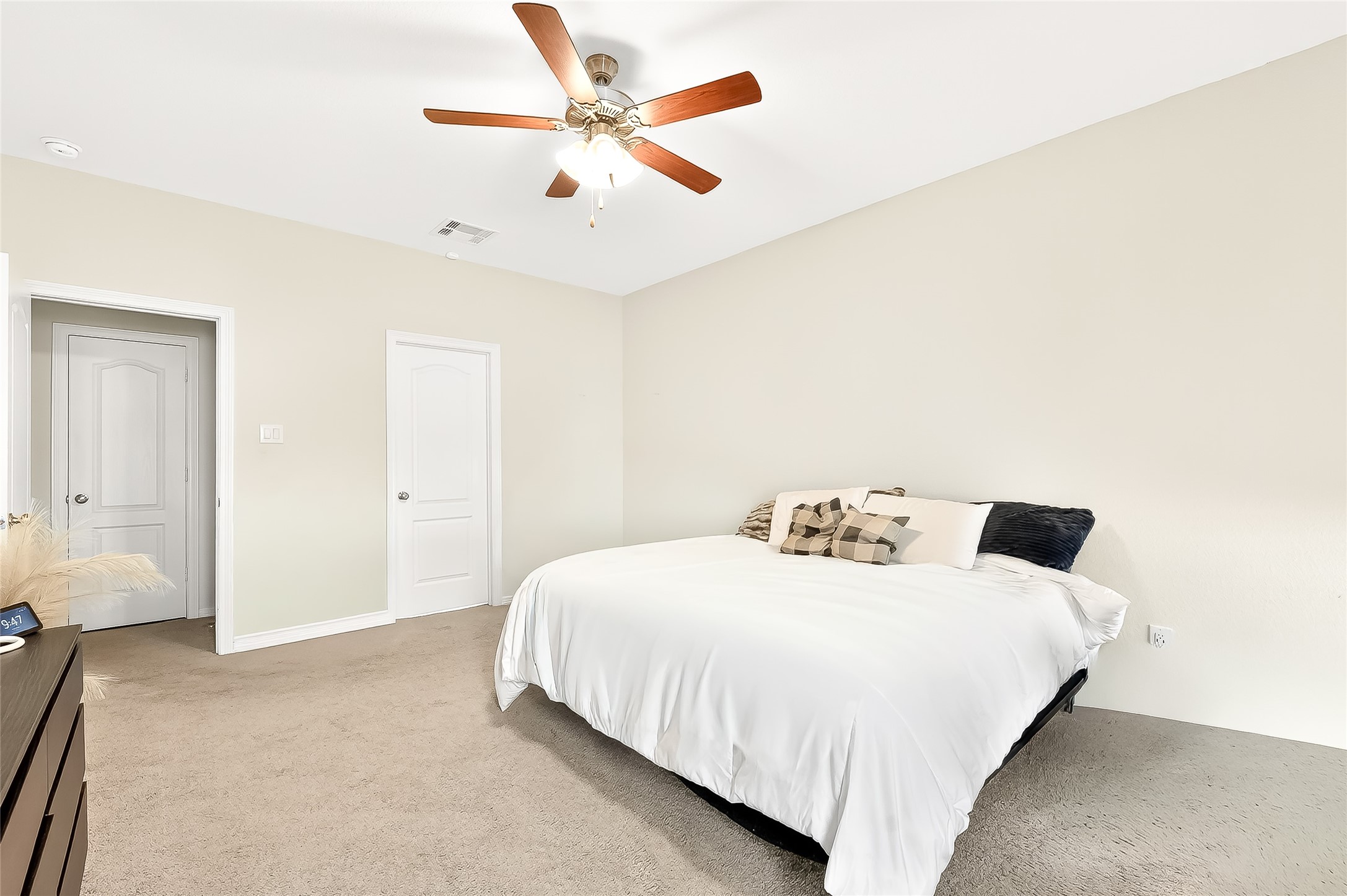 10023 Yanet Grove Lane Houston, TX 77044 - Photo 25 of 40 a bedroom with a bed and a ceiling fan