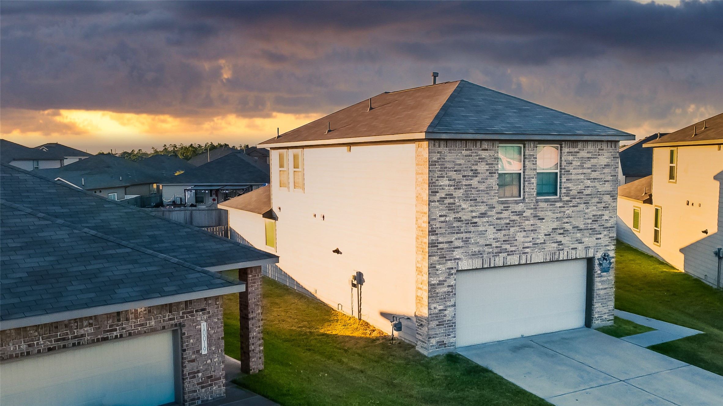 10023 Yanet Grove Lane Houston, TX 77044 - Photo 38 of 40 a house view with a garden space