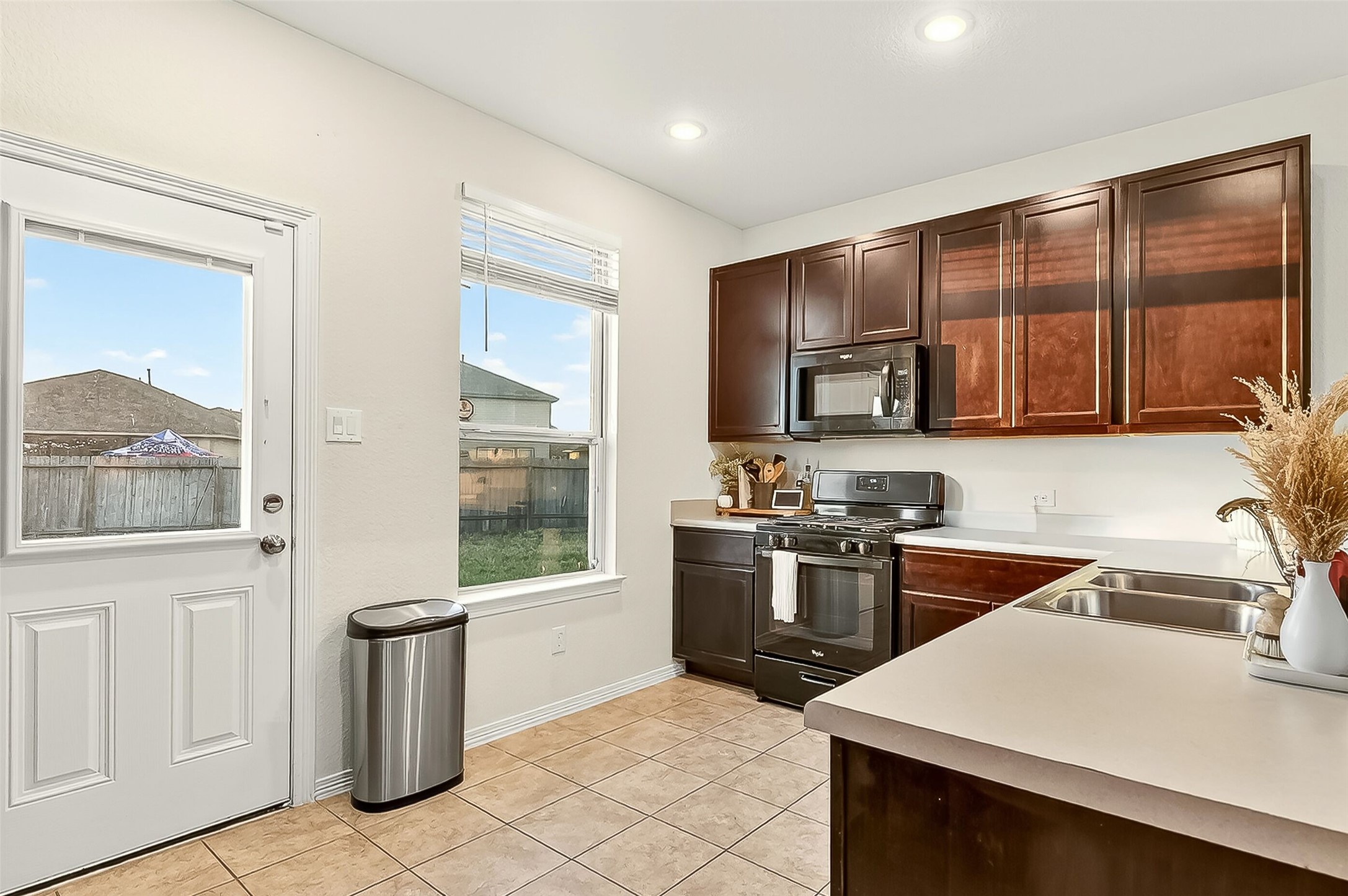 10023 Yanet Grove Lane Houston, TX 77044 - Photo 10 of 40 a kitchen with a sink stove and microwave