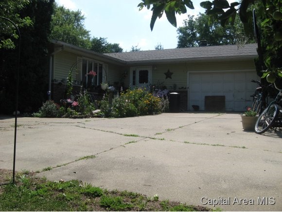 31 Country Lake Road Springfield, IL 62711 - Photo 1 of 2