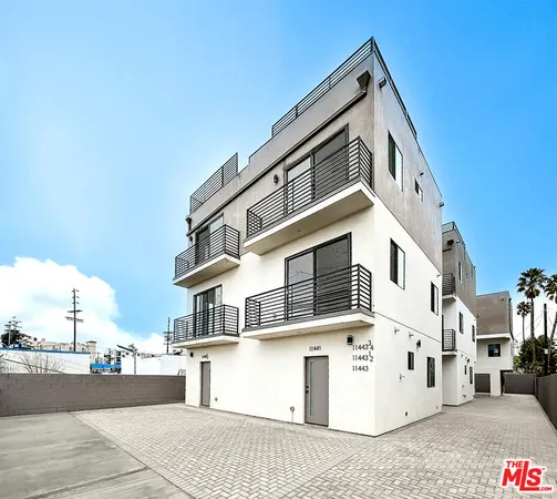 $3,574 | 11443 1/2 Hatteras Street, North Hollywood, CA 91601