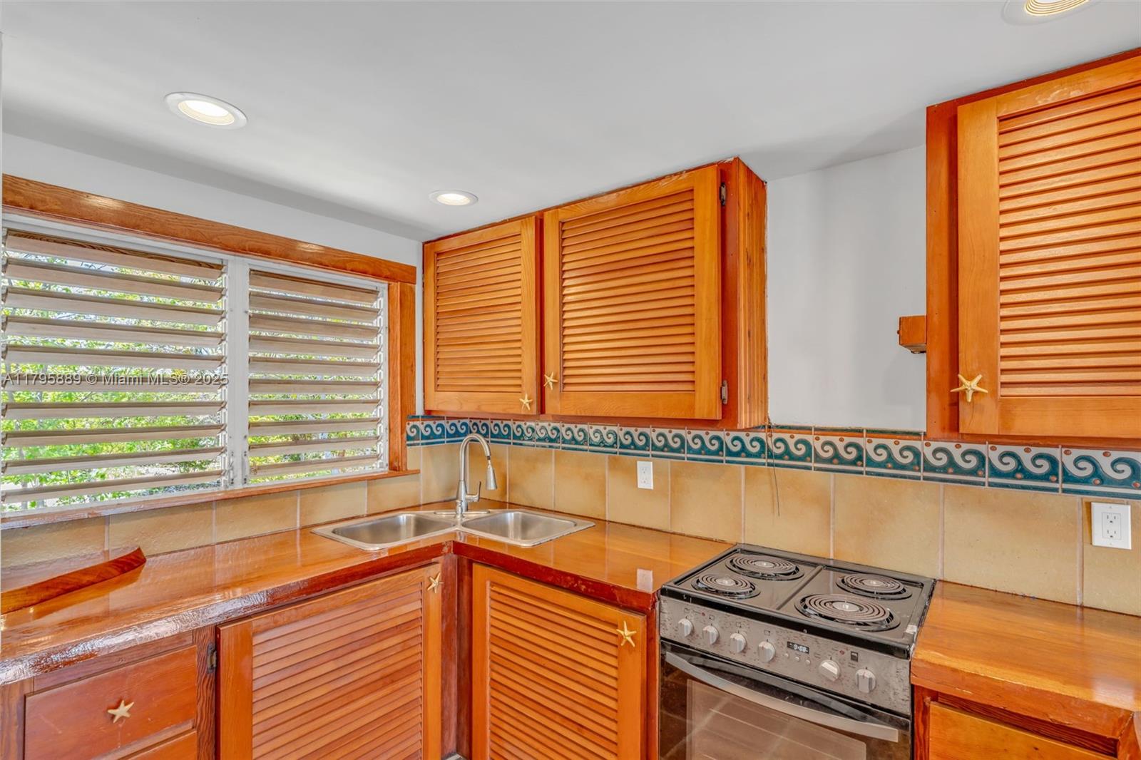 Lower Keys Big Pine Key, FL 33043 - Photo 9 of 43 a view of a room with windows