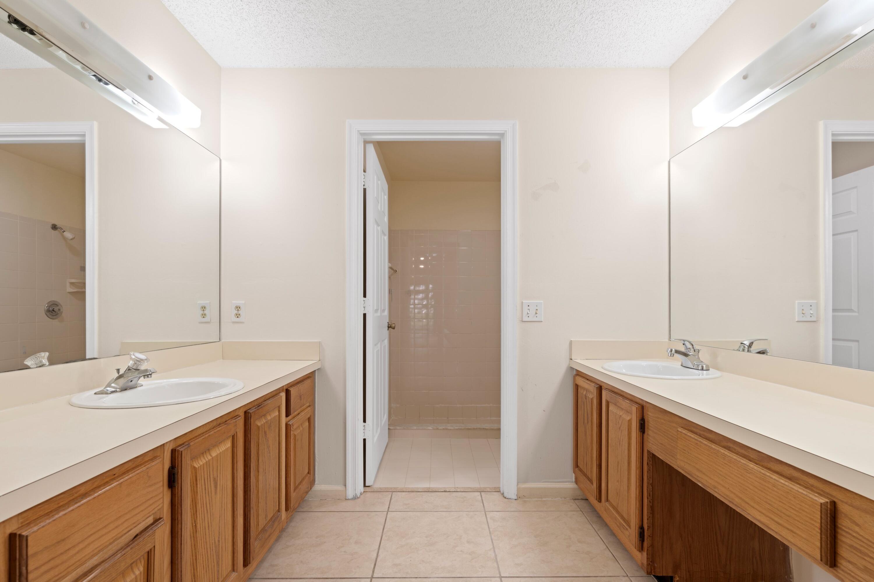 387 Driftwood Terrace Boca Raton, FL 33431 - Photo 11 of 26 Primary Bathroom