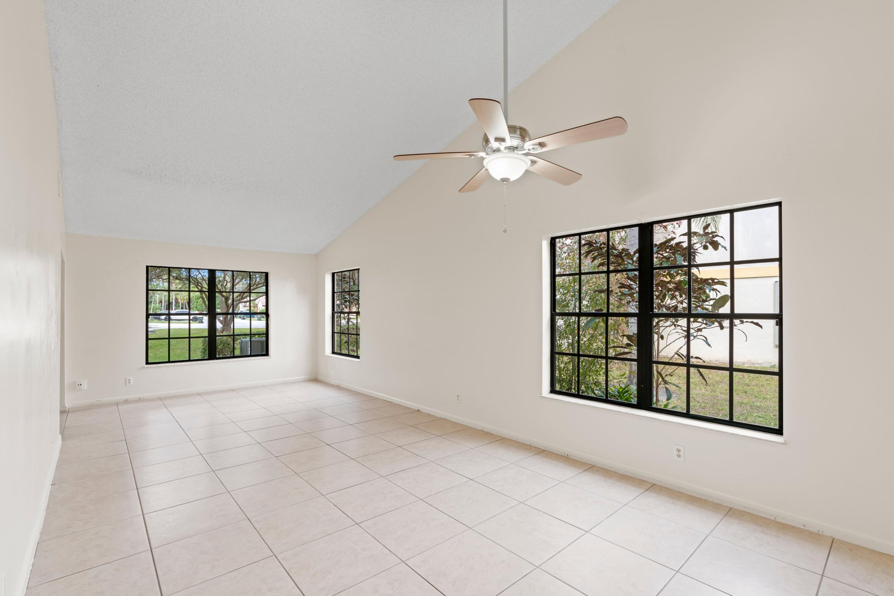 387 Driftwood Terrace Boca Raton, FL 33431 - Photo 4 of 26 Living Room