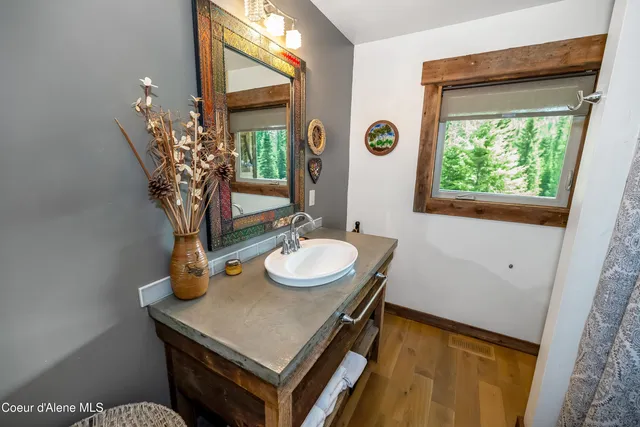 $1,725,000 | 435 Shady Pines Loop, Priest Lake, ID 83856