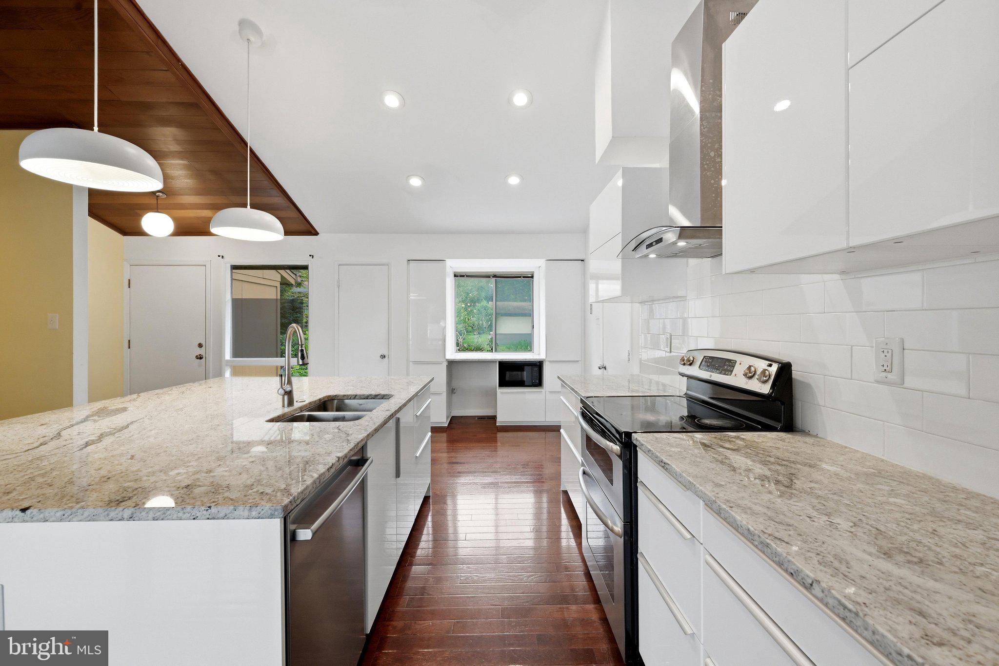 8811 Burbank Road Annandale, VA 22003 - Photo 12 of 53 Kitchen