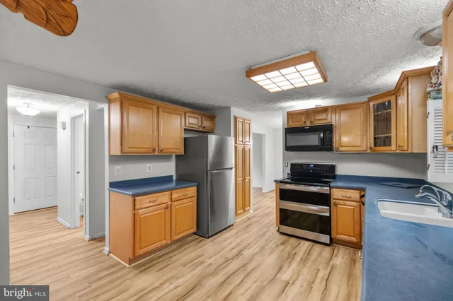 $705,000 | 7757 Tara Heights Place, Springfield, VA 22153