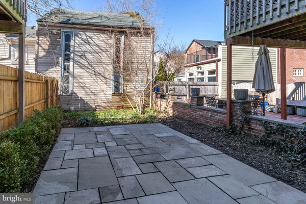 a view of a pathway of a house