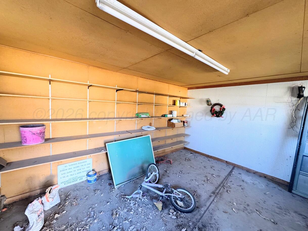714 South Harvard Street Perryton, TX 79070 - Photo 25 of 27 a room with furniture and white walls