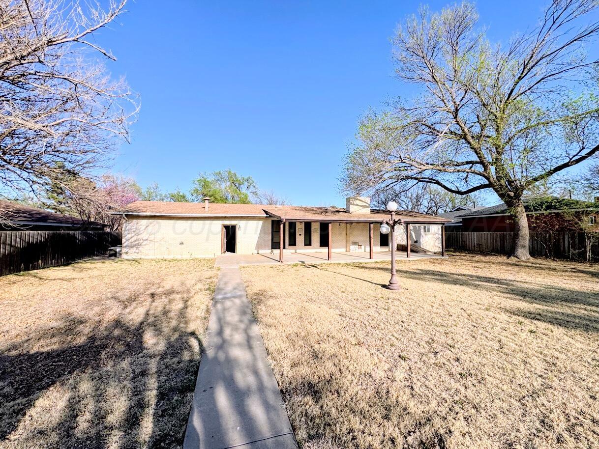 714 South Harvard Street Perryton, TX 79070 - Photo 26 of 27 a front view of a house with a yard