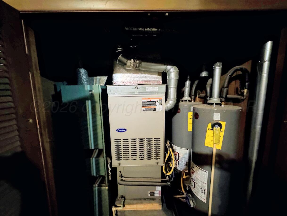 714 South Harvard Street Perryton, TX 79070 - Photo 27 of 27 a utility room with dryer and washer