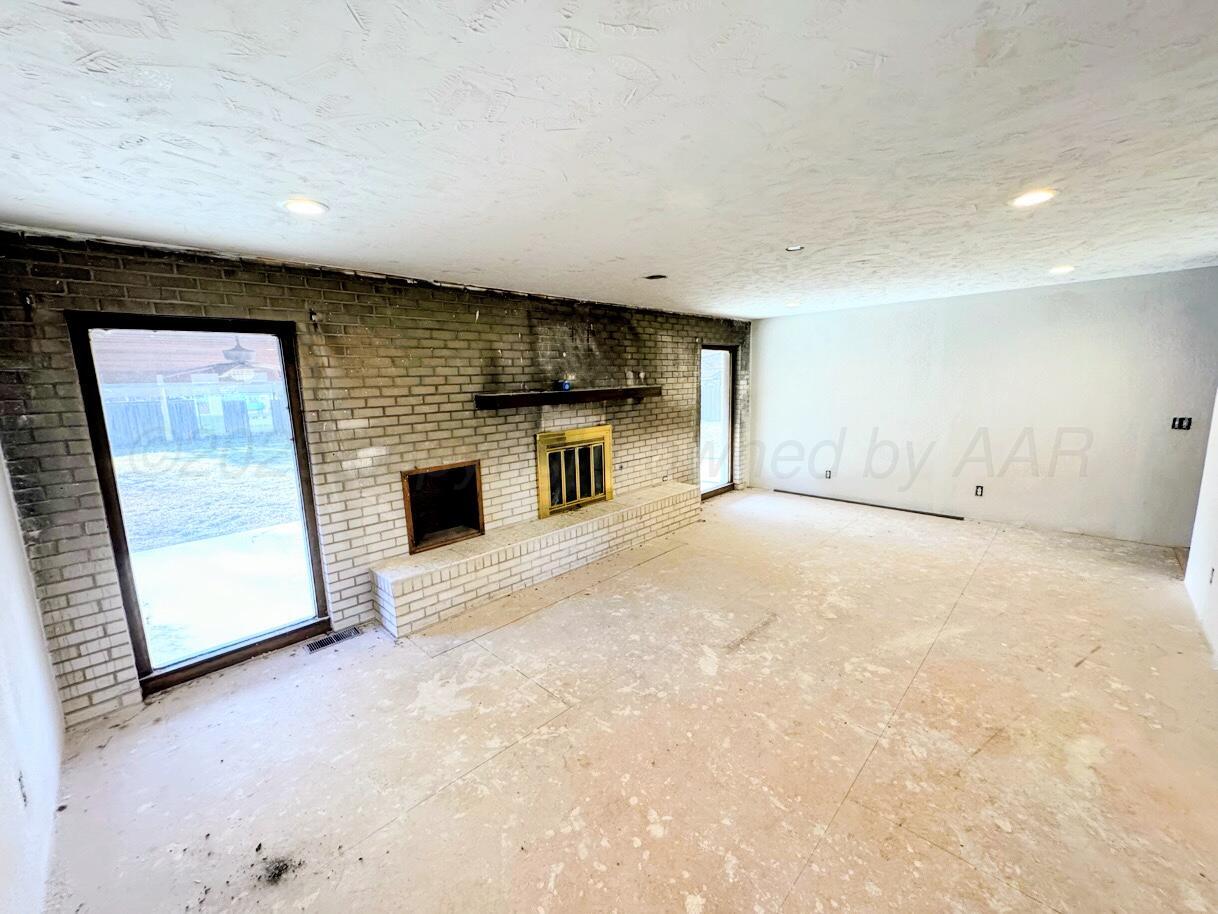 714 South Harvard Street Perryton, TX 79070 - Photo 5 of 27 a view of empty room with a fireplace