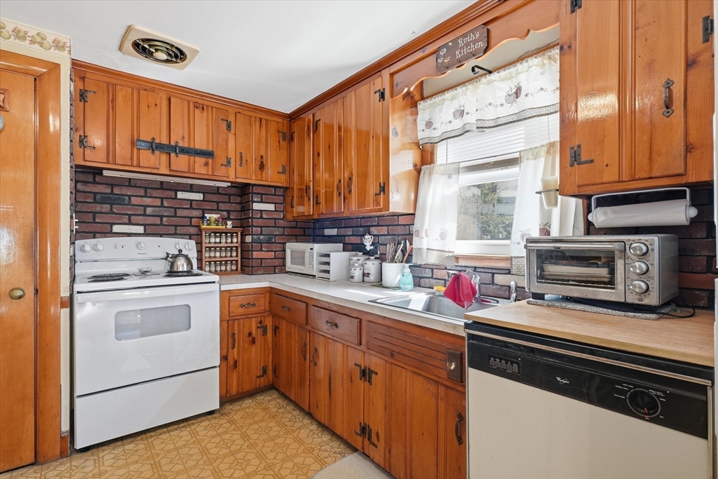 12 Cannon Rock Road Lynn, MA 01904 - Photo 14 of 42
