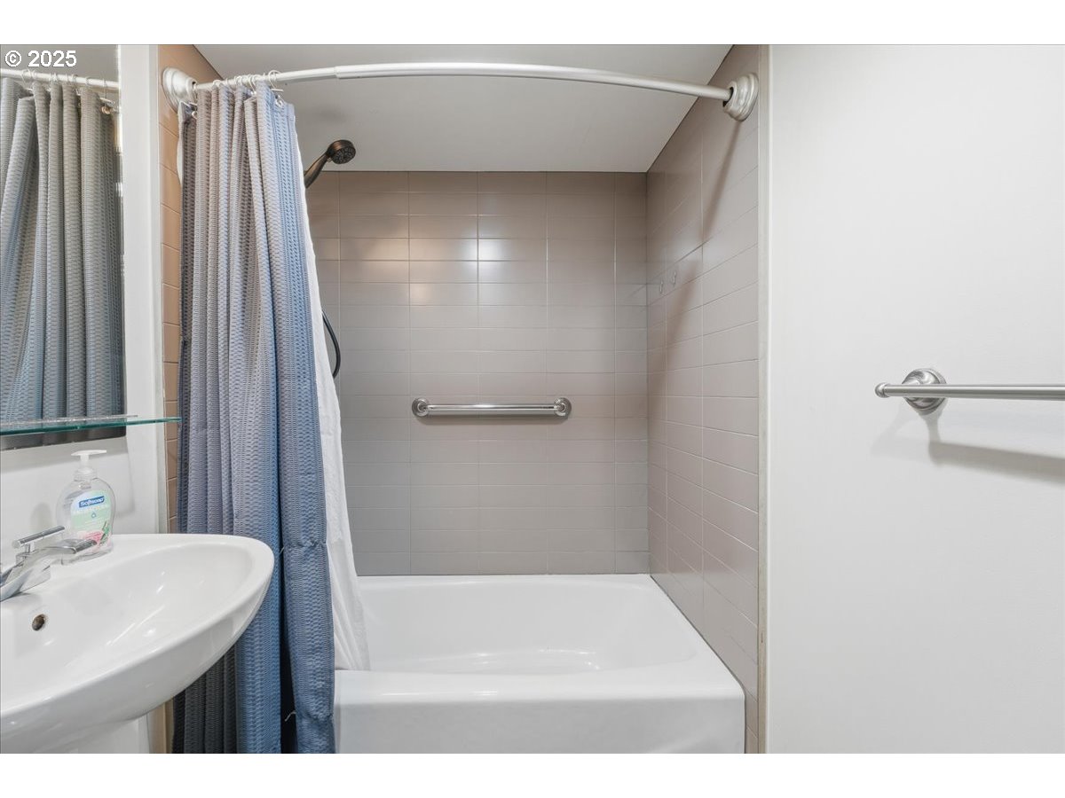 255 Southwest Harrison Street, Unit 1B Portland, OR 97201 - Photo 20 of 23