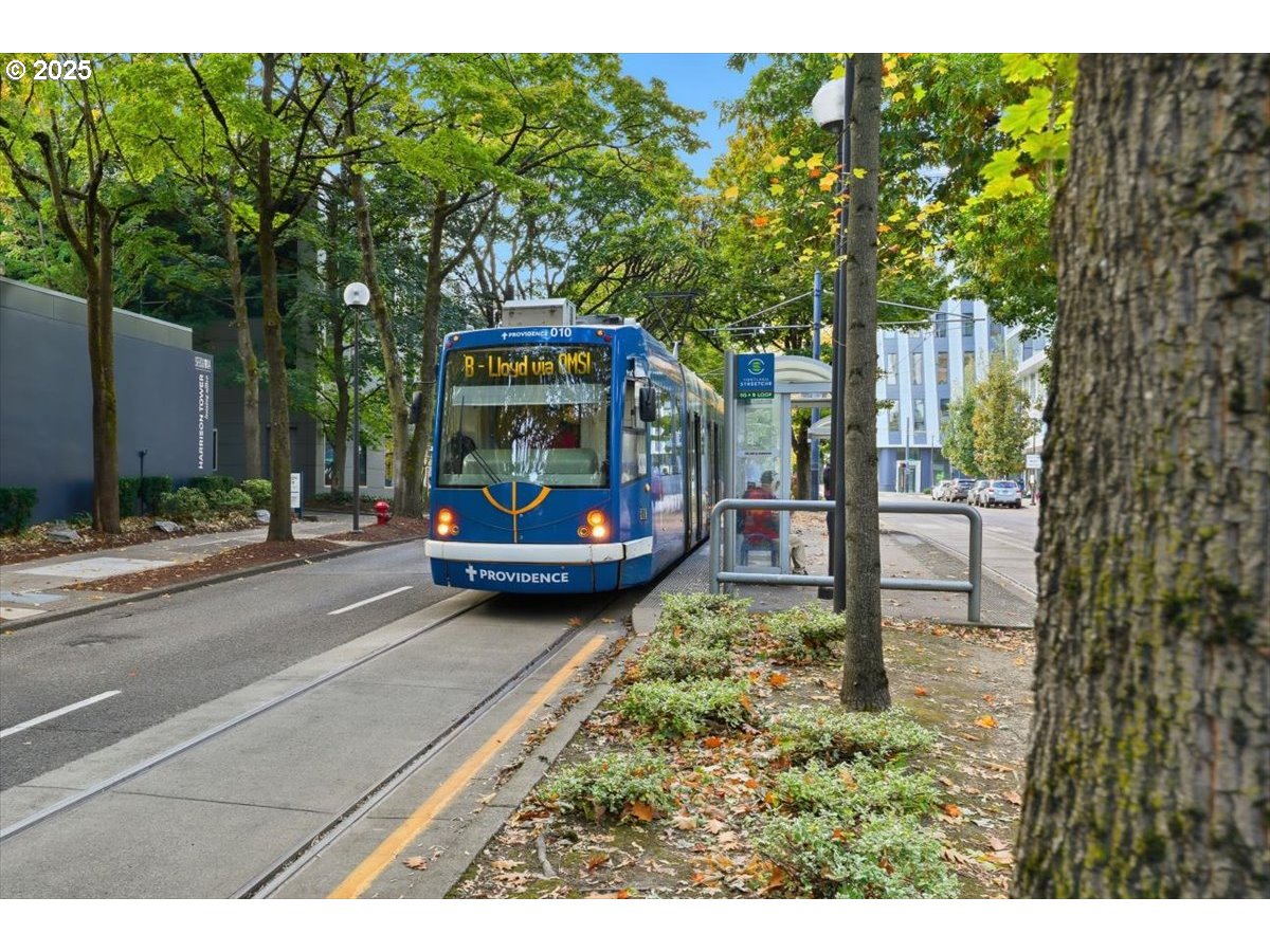 255 Southwest Harrison Street, Unit 1B Portland, OR 97201 - Photo 3 of 23