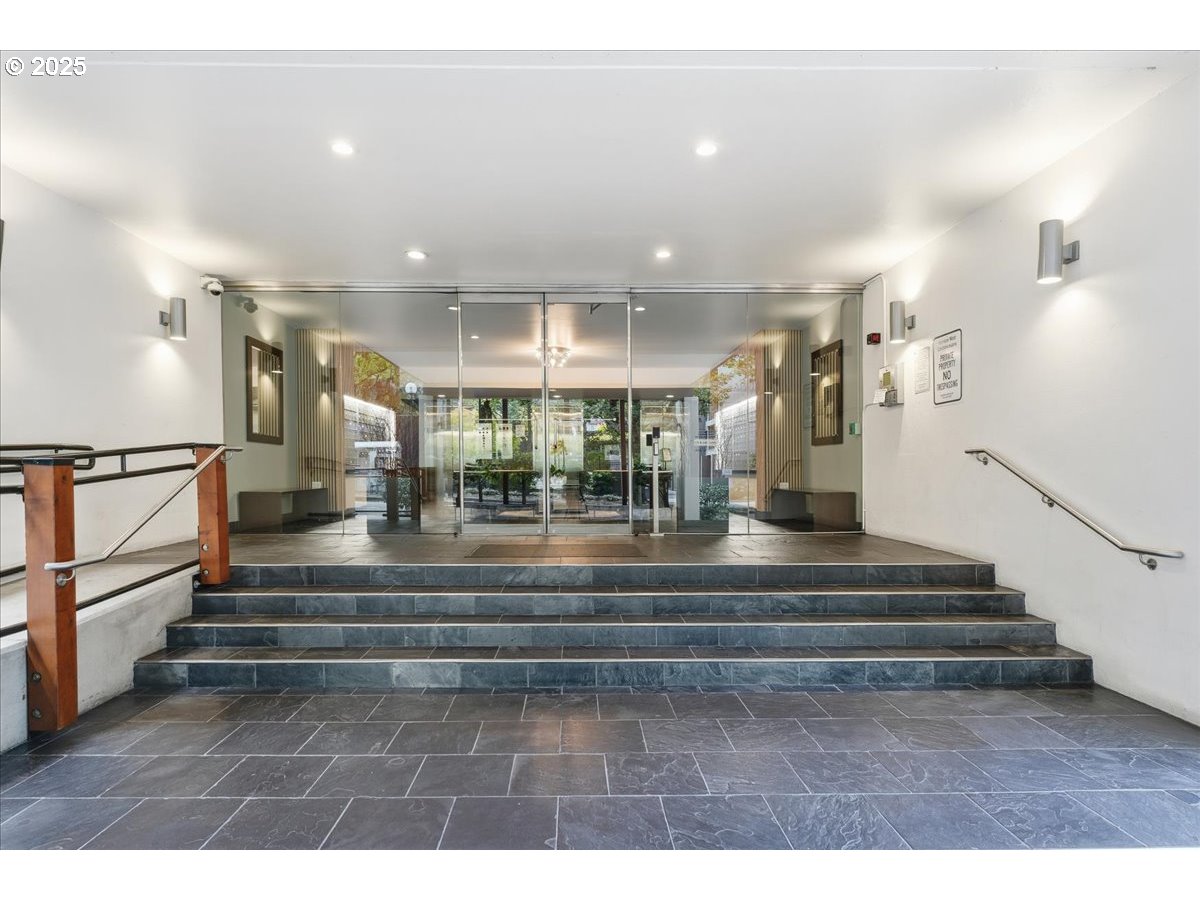 255 Southwest Harrison Street, Unit 1B Portland, OR 97201 - Photo 4 of 23