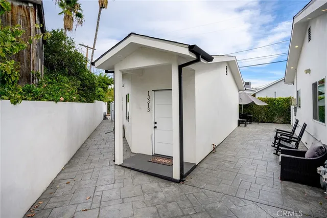 a view of a entryway in front of house