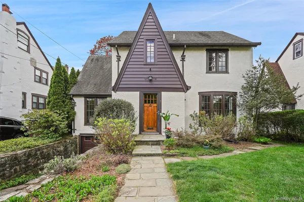 $995,000 | 7 Bogert Place, Bronxville, NY 10708
