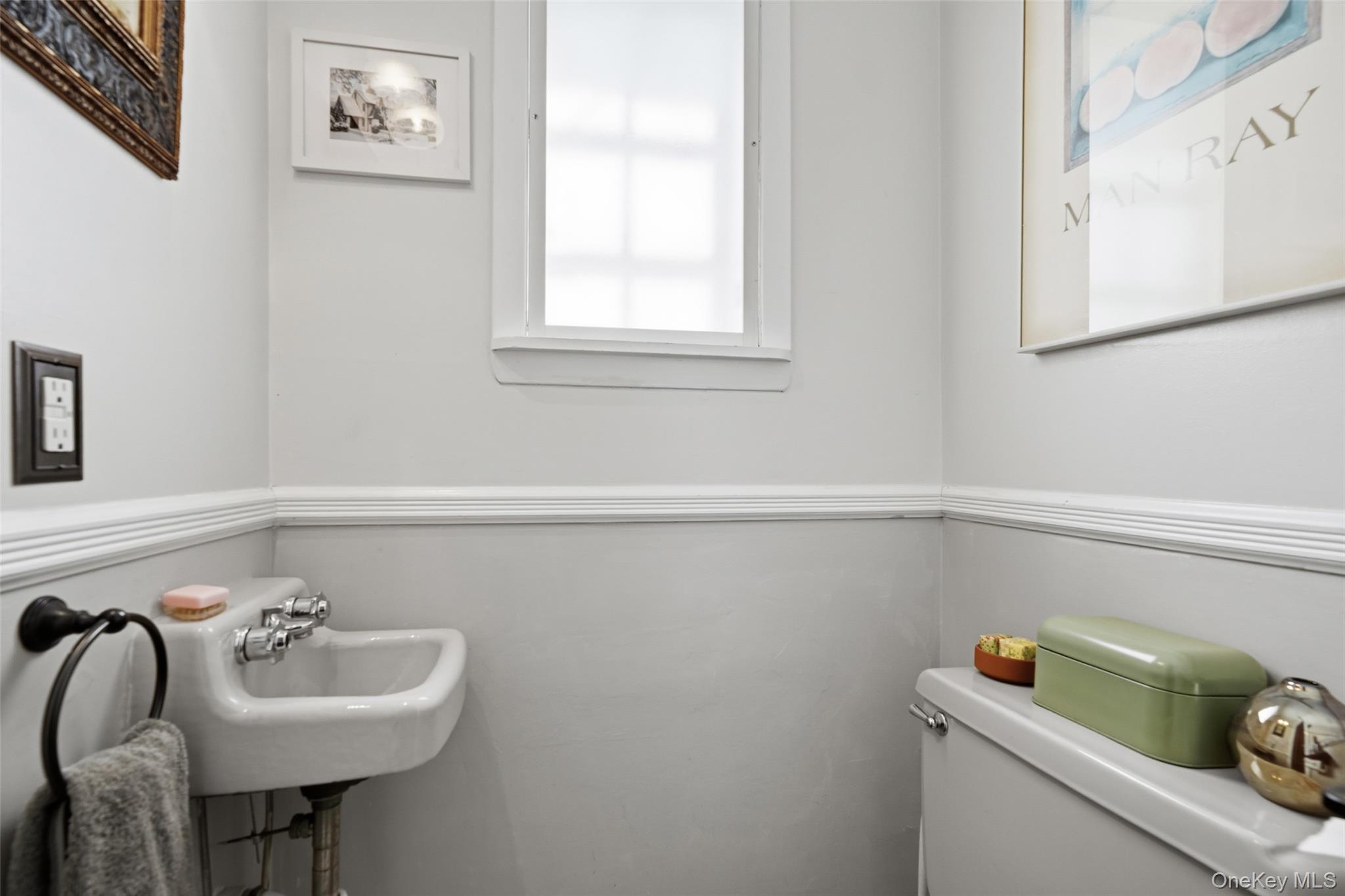 7 Bogert Place Bronxville, NY 10708 - Photo 16 of 34 Powder Room