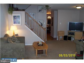 11964 Academy Road Philadelphia, PA 19154 - Photo 2 of 12 Living Room