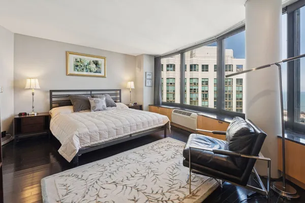 $429,000 | 155 North Harbor Drive, Unit 5404, Chicago, IL 60601