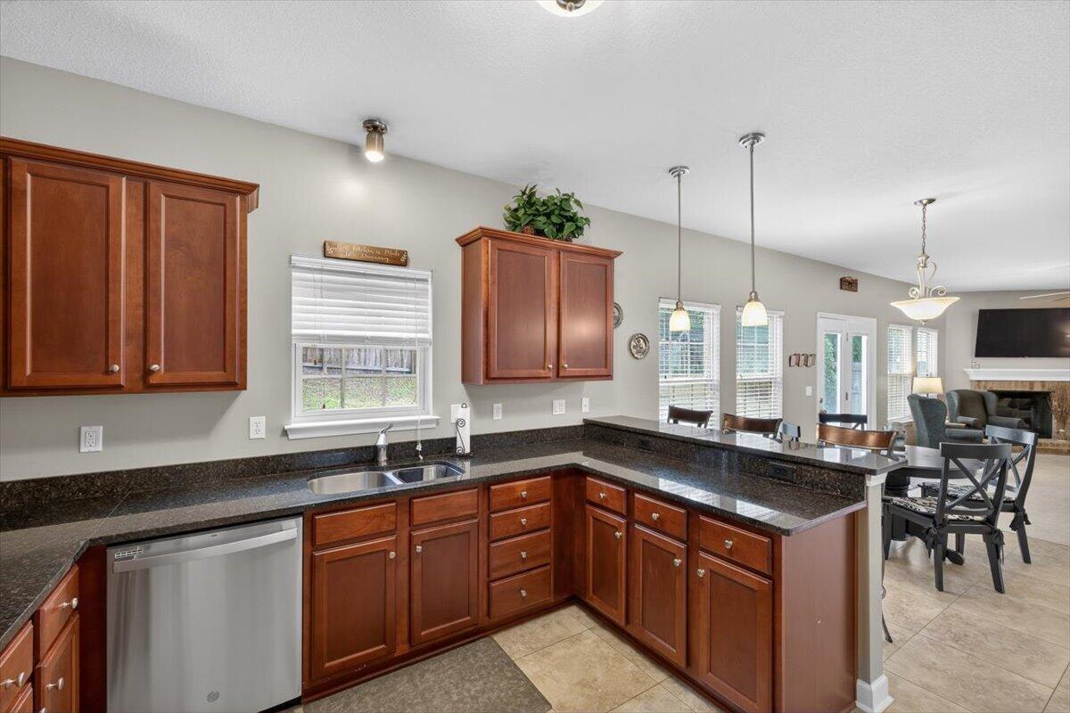 4513 Hermosa Road Crestview, FL 32539 - Photo 21 of 42 21-IMG_5283
