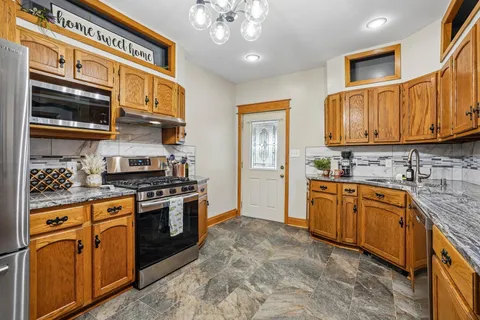 $269,000 | 302 Wyoming Street East, St. Paul, MN 55107