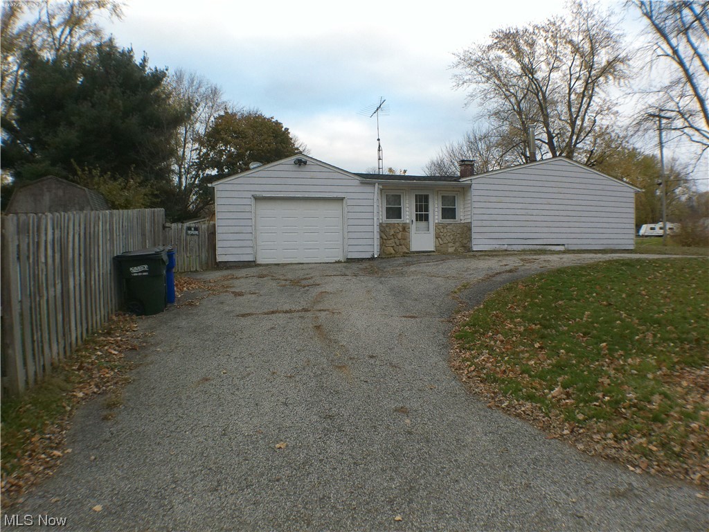 2967 Polly Road Ravenna, OH 44266 - Photo 3 of 25 Garage featuring a yard
