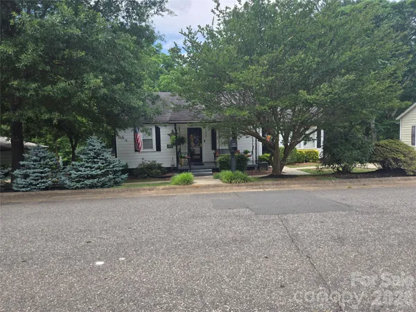 $305,000 | 156 South Caldwell Avenue, Newton, NC 28658