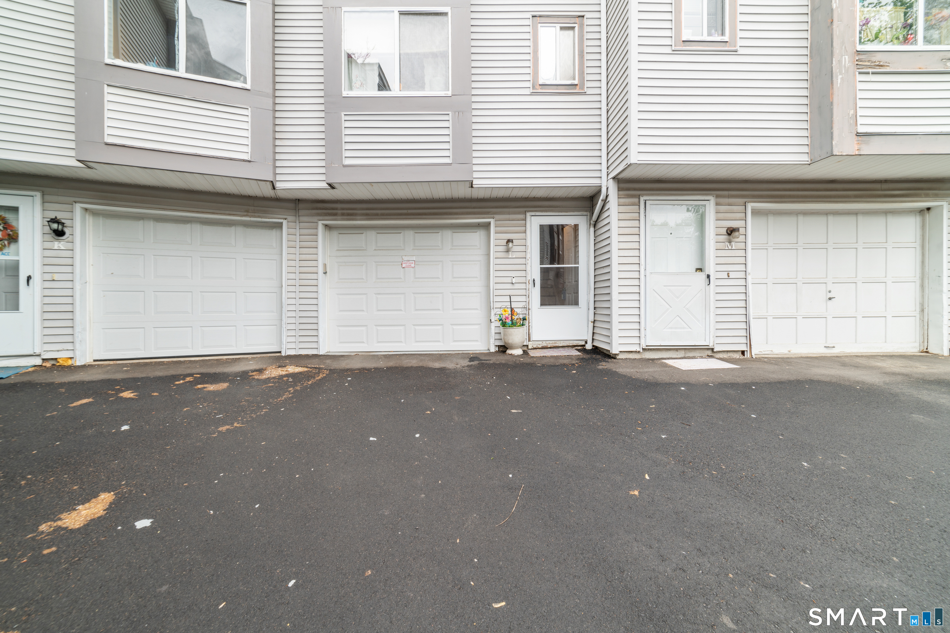 35 Pearl Lake Road, Unit L Waterbury, CT 06706 - Photo 1 of 25