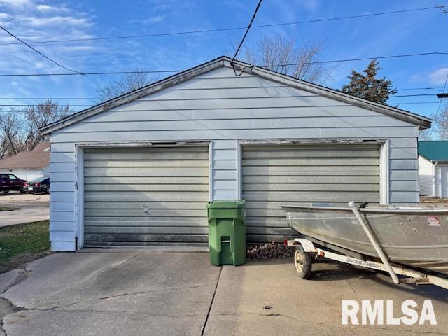 2918 Pershing Boulevard Clinton, IA 52732 - Photo 32 of 33