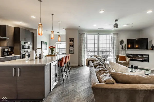 $3,500 | 435 Virginia Avenue, Unit 706, Indianapolis, IN 46203