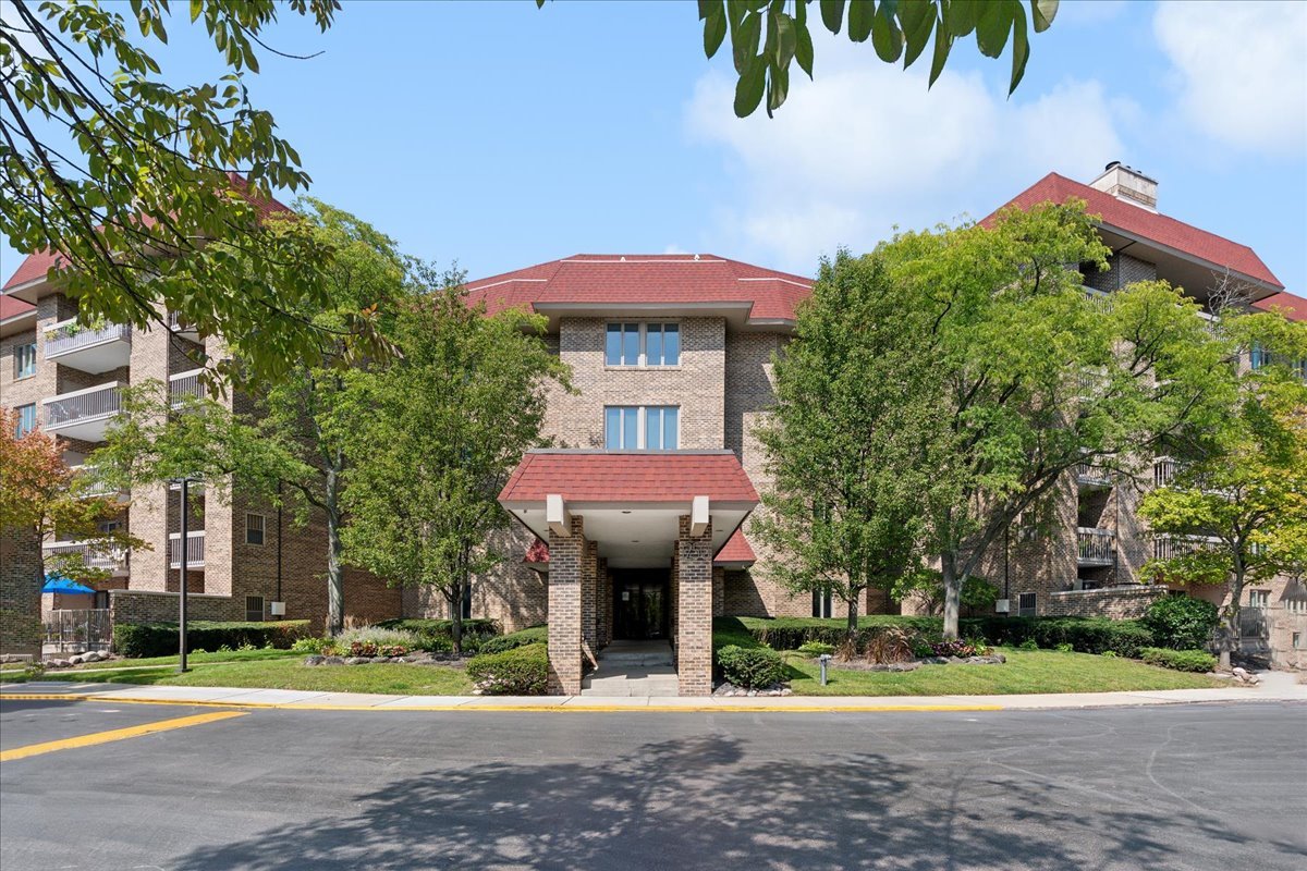 1250 Rudolph Drive, Unit 2L Northbrook, IL 60062 - Photo 1 of 15 Gallery Image 1