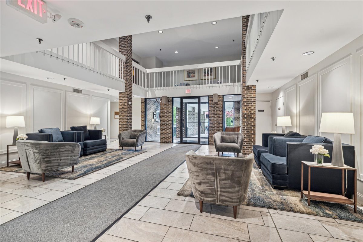 1250 Rudolph Drive, Unit 2L Northbrook, IL 60062 - Photo 2 of 15 Gallery Image 2