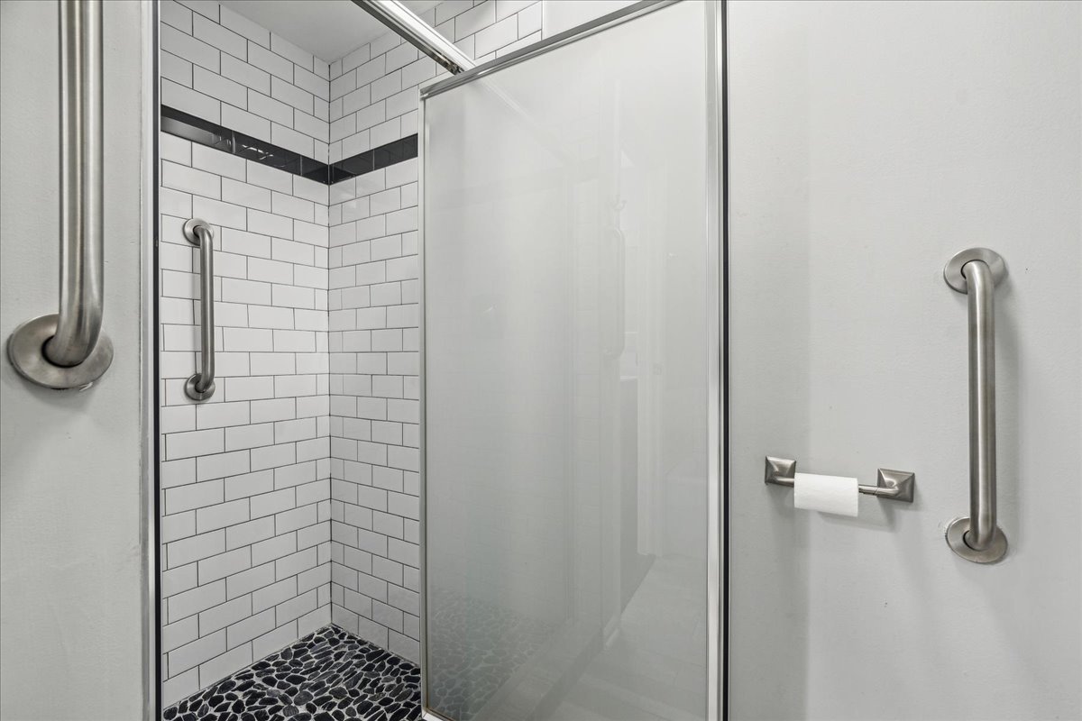 1250 Rudolph Drive, Unit 2L Northbrook, IL 60062 - Photo 8 of 15 Gallery Image 8
