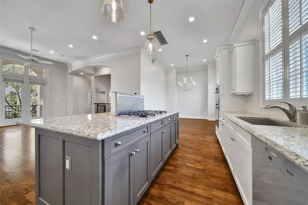 $6,000 | 3002 Mid Lane, Houston, TX 77027
