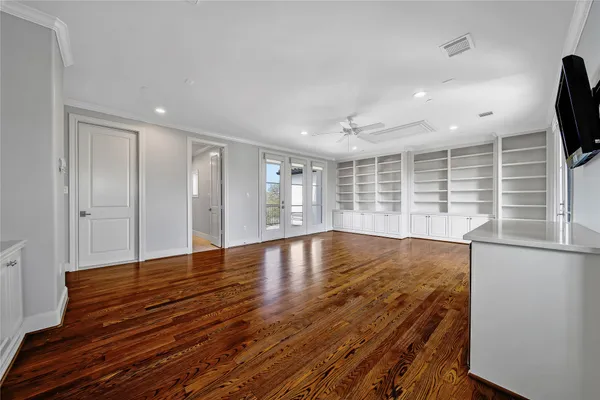 $6,000 | 3002 Mid Lane, Houston, TX 77027