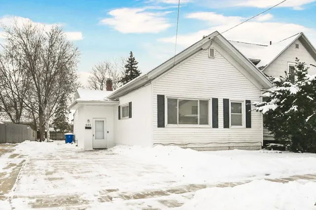 $159,900 | 525 School Avenue, Oshkosh, WI 54901