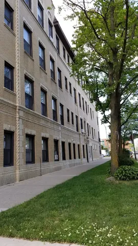 $1,200 | 4764 North Virginia Avenue, Unit 301, Chicago, IL 60625